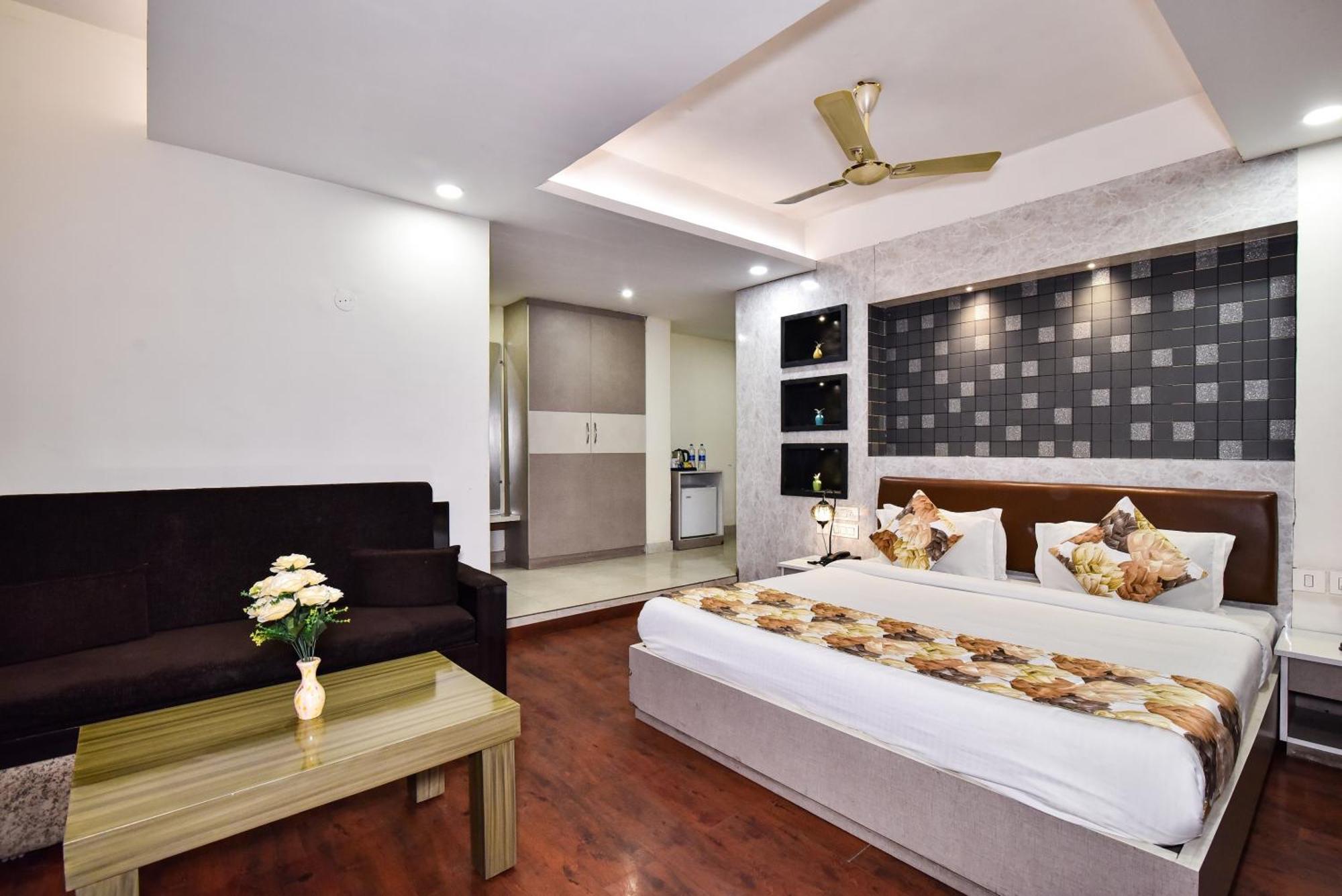 Hotel Pinaz Royale Amritsar Exterior foto